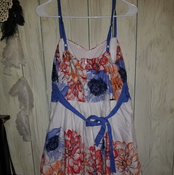 Floral dress - Picture 3 of 4